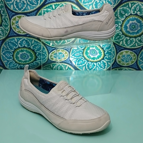 Skechers Women's White Casual Slip On Shoes - Picture 4 of 5